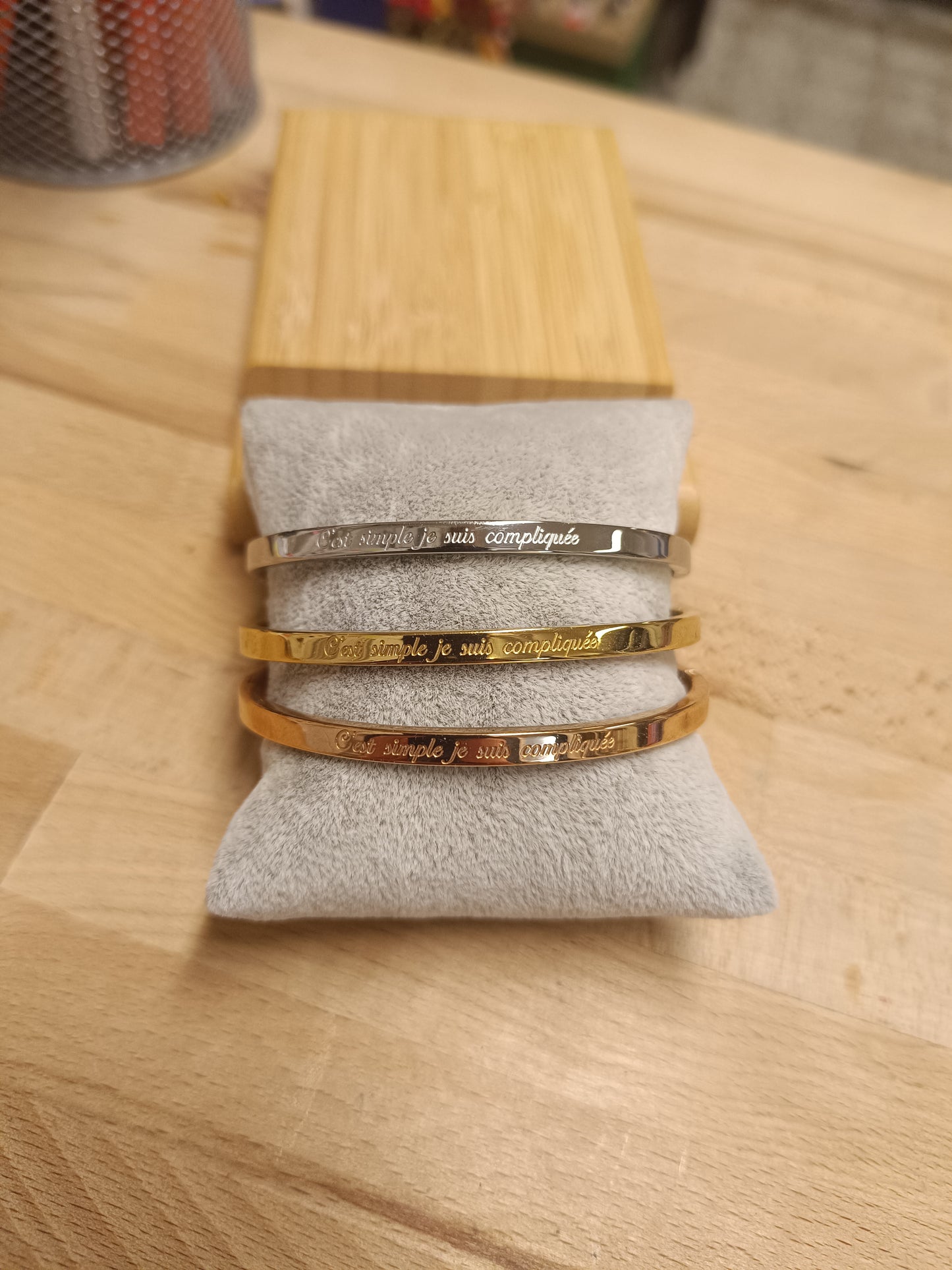 Jonc " c'est simple je suis compliquée"