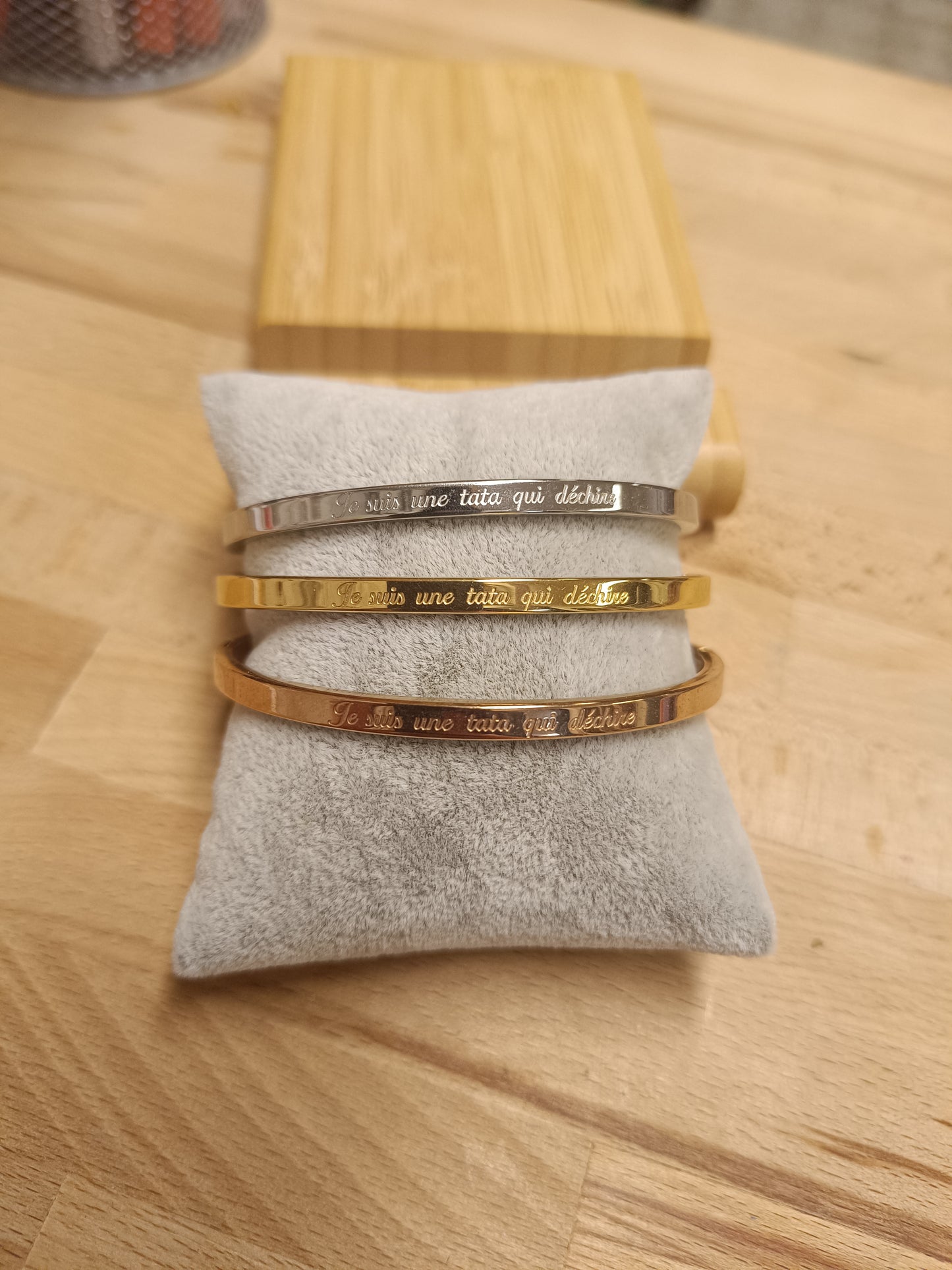 Jonc " je suis une tata qui déchire"