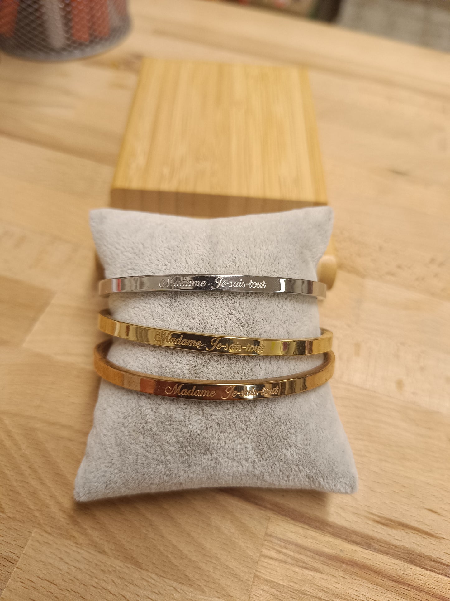 Jonc " madame je sais tout "