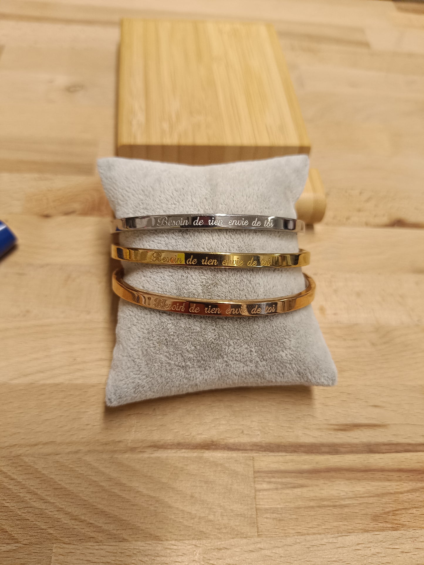 Jonc " besoin de rien envie de toi "