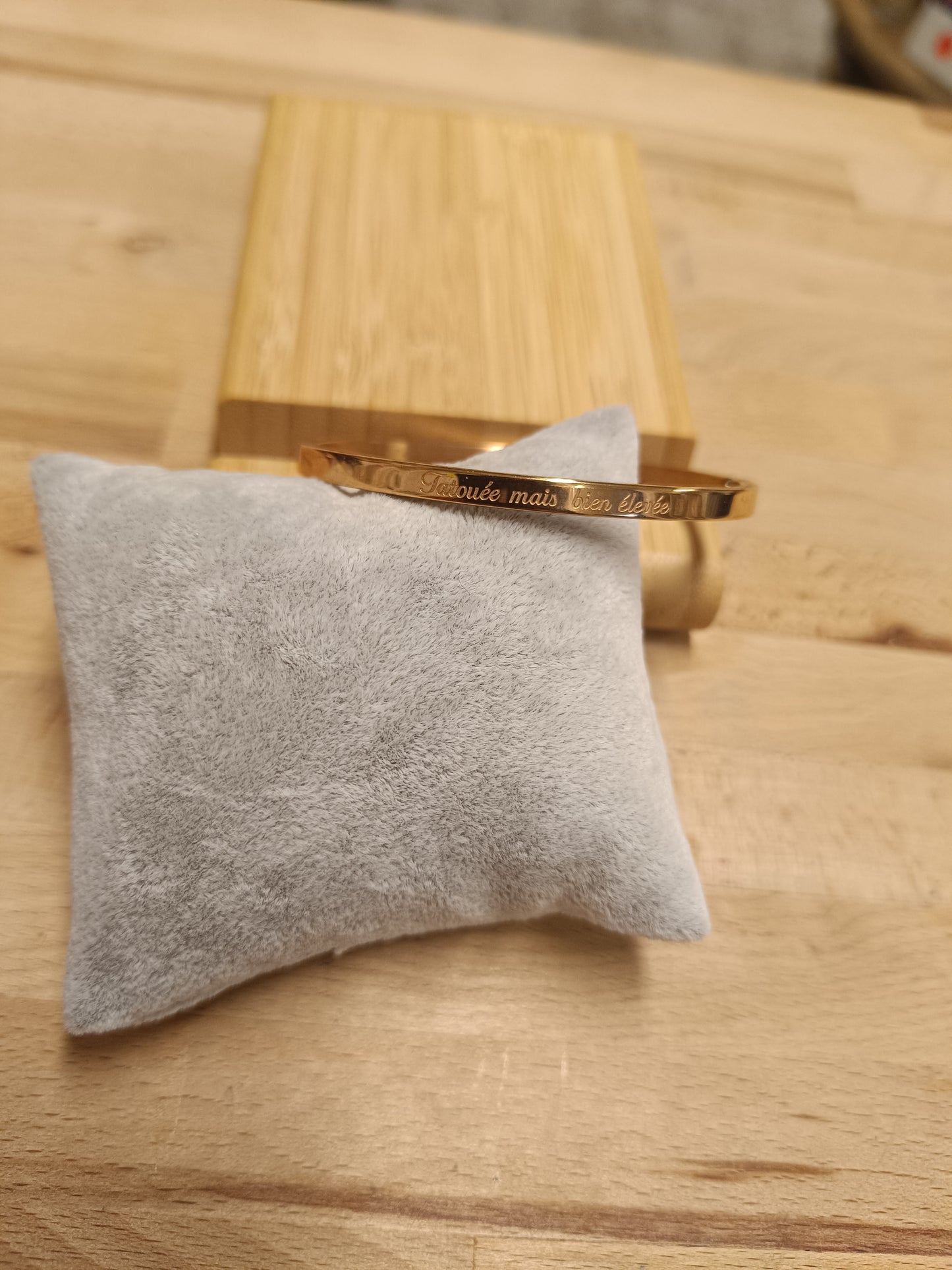 Jonc " tatouée mais bien élevée "