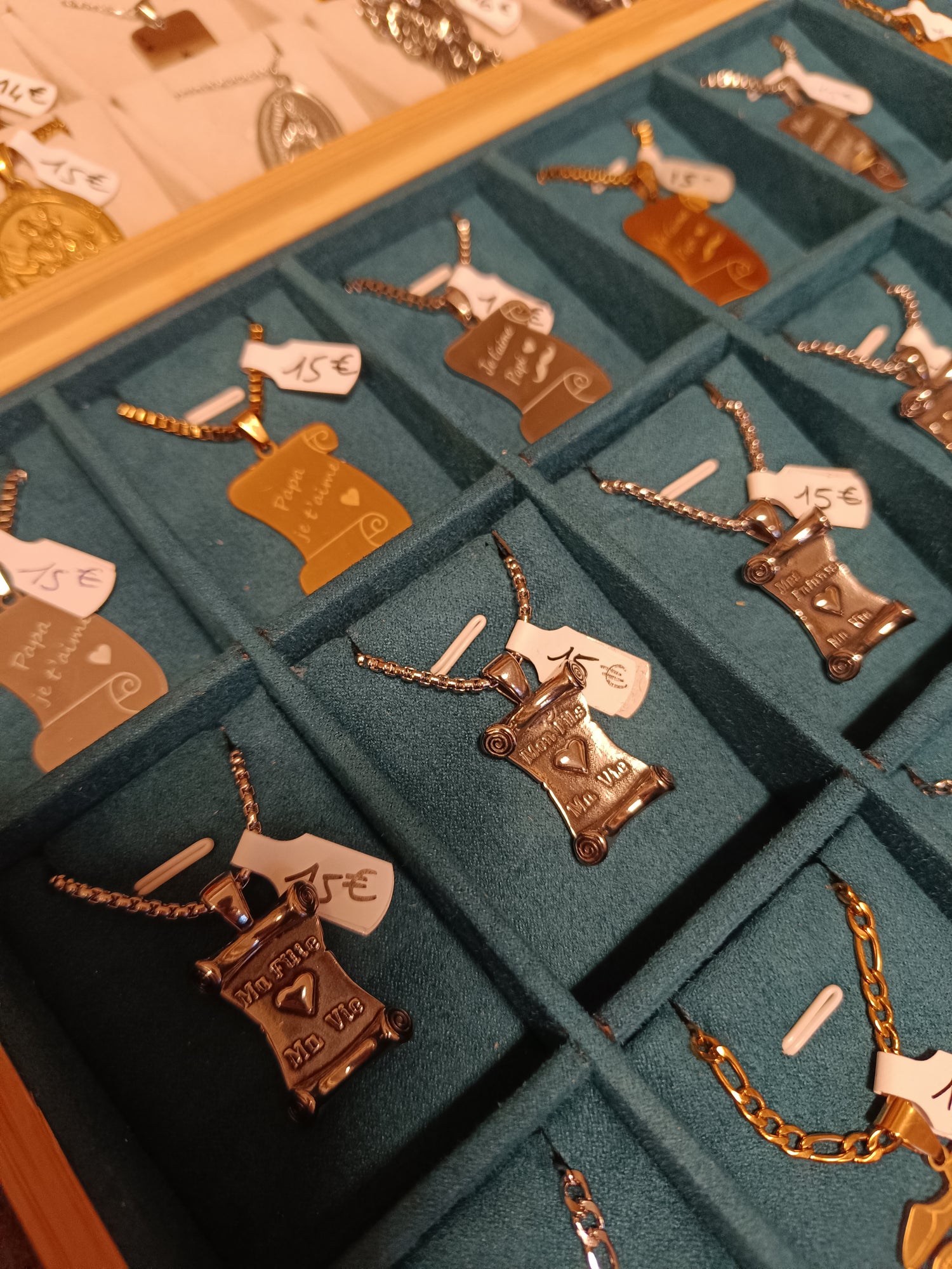 Collier avec gravure