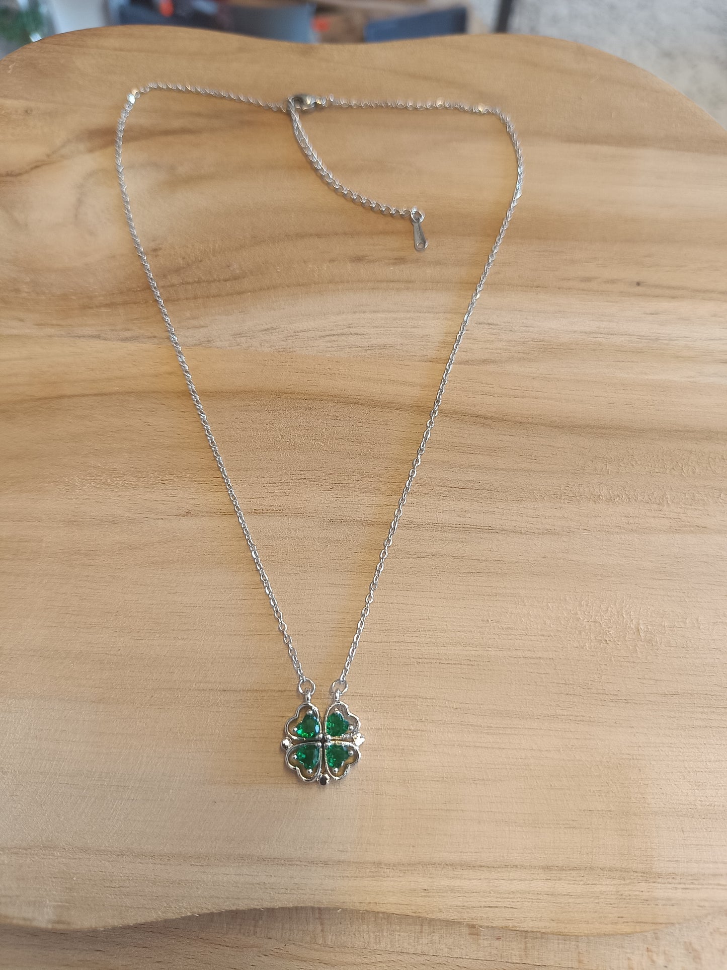 Trèfle vert argenté