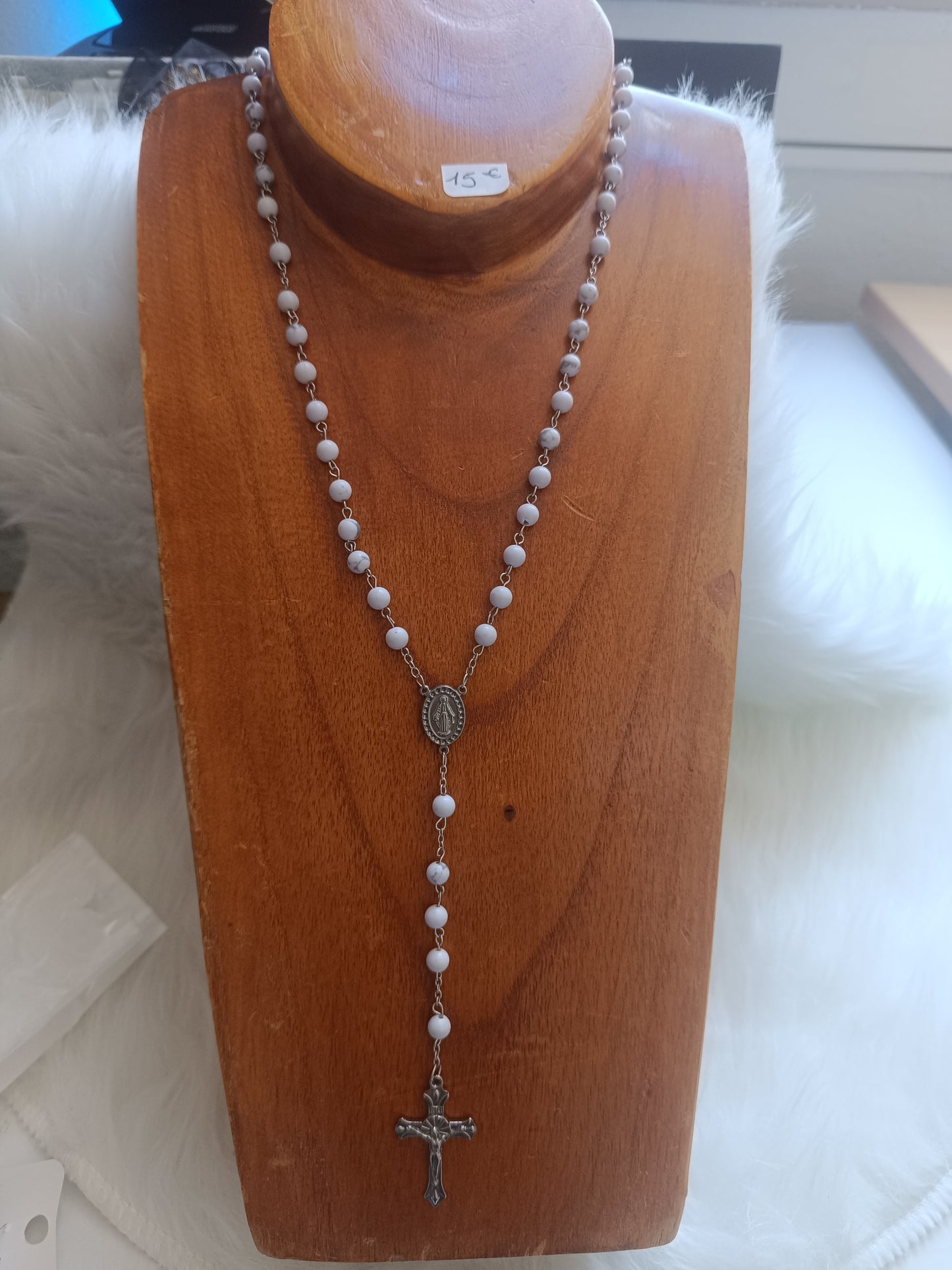 Chapelet howlite
