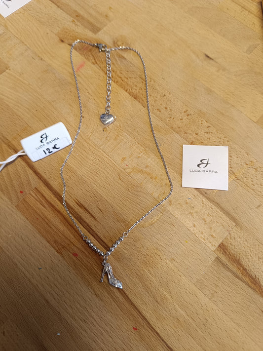 Collier chaussure talon